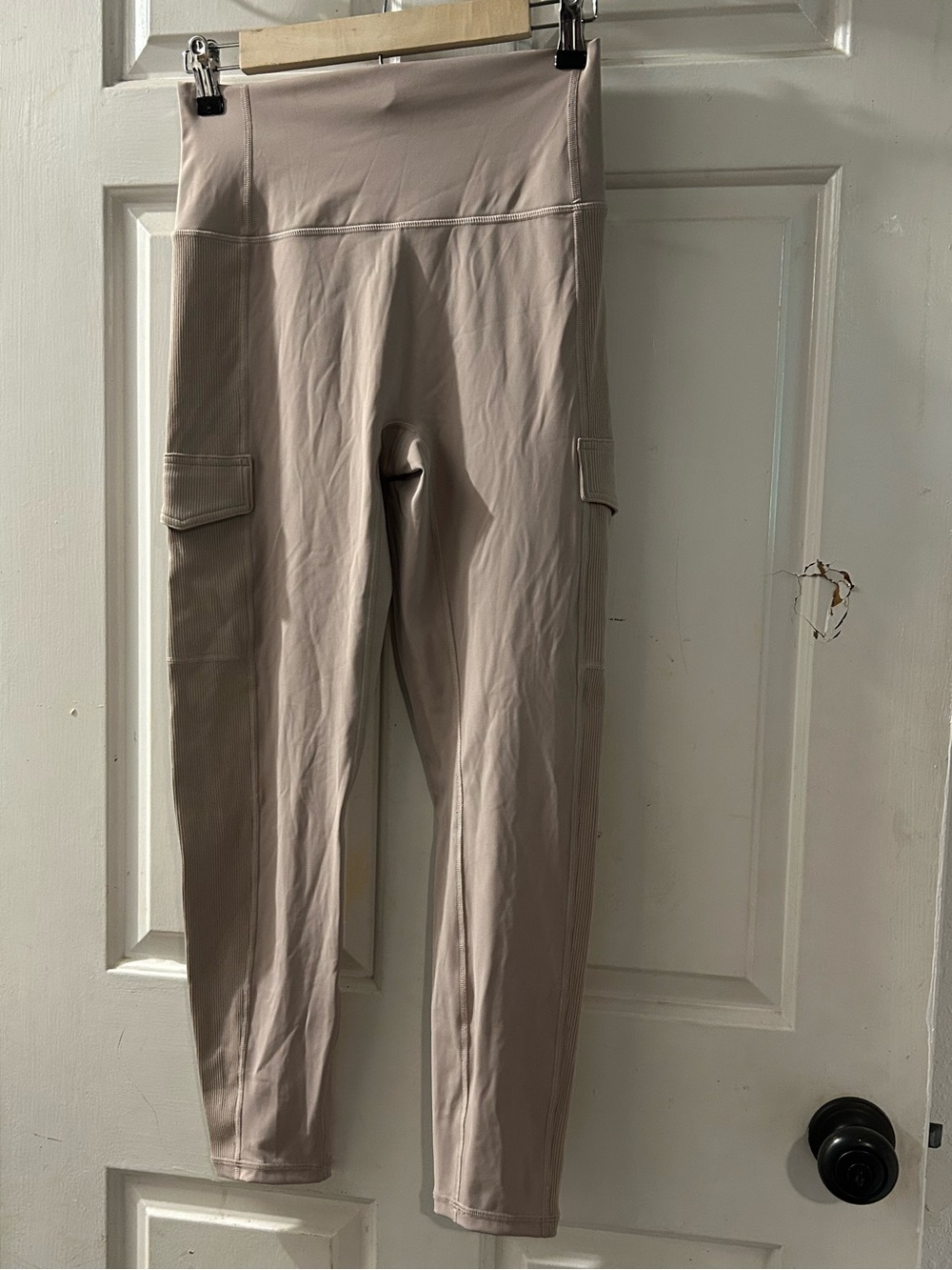 aerie High-Waist Cargo Leggings in Taupe Beige